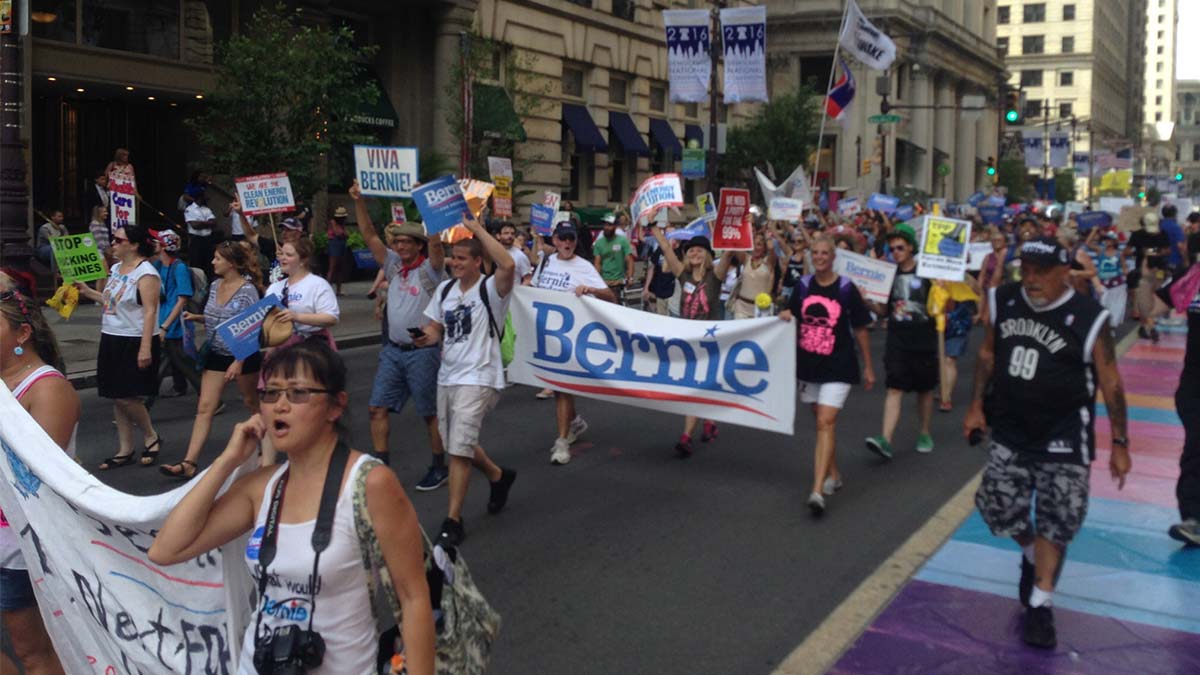bernie-sanders-supporters-march