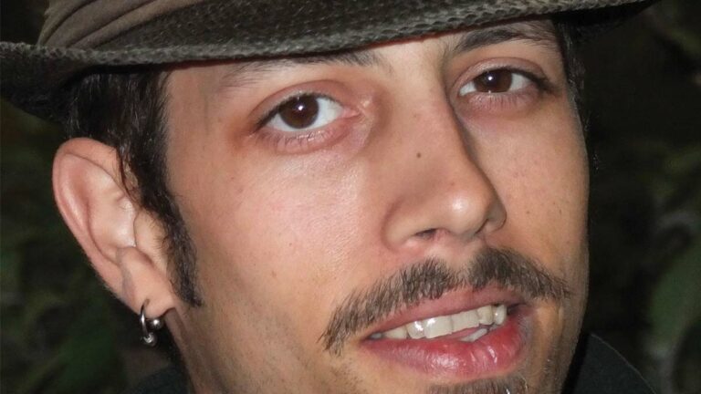 Should Edward Snowden be pardoned, or should the government throw the book at him?