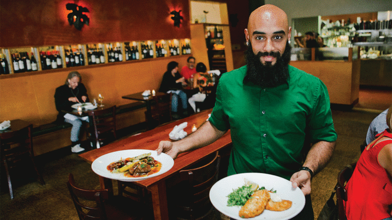 Fifth Annual Waiter’s Race To Entertain Downtown Santa Cruz