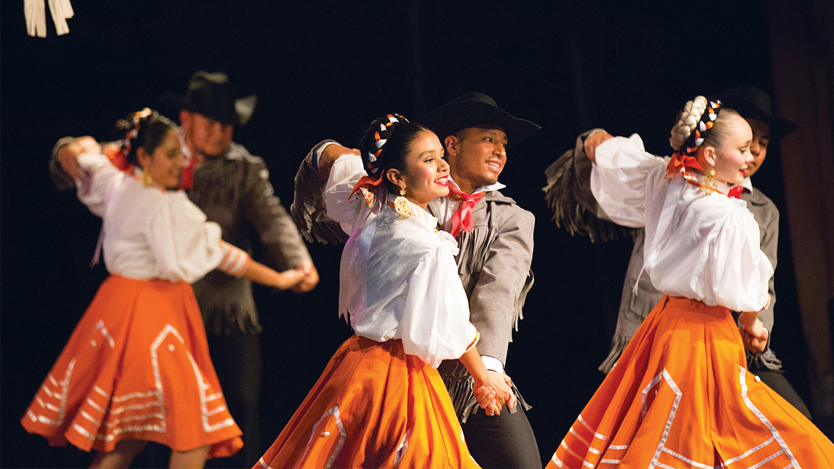 Youth dancers from Senderos winter show in 2016.