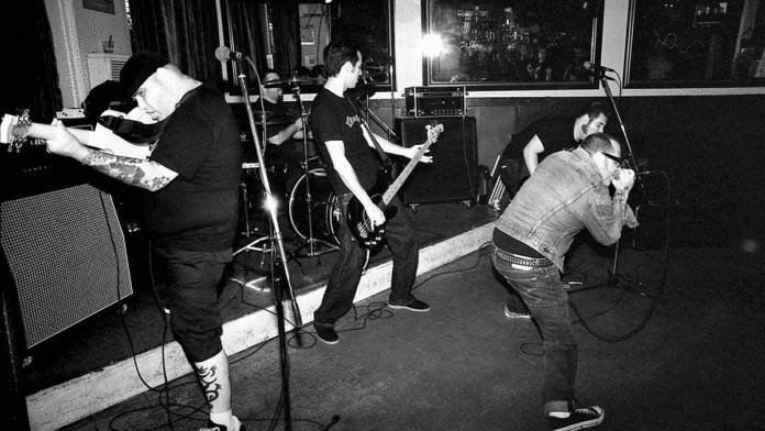 Los Dryheavers Reunite at Blue Lagoon and Appleton Grille Los Dryheavers