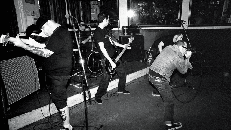 Los Dryheavers Reunite at Blue Lagoon and Appleton Grille