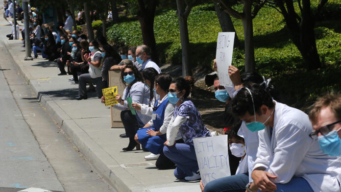 Santa Cruz in Photos: Doctors and Nurses Take a Knee
