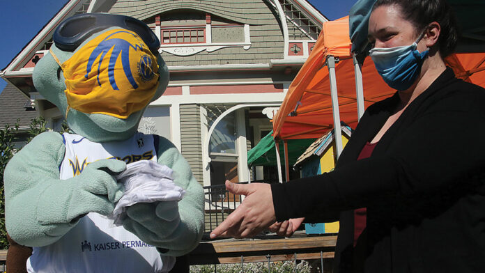 Santa Cruz Warriors Donate Masks to Loaves and Fishes