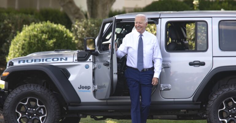 Biden, in a Push to Phase Out Gas Cars, Tightens Pollution Rules