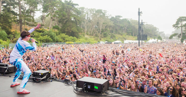After Announcing Retirement, Oliver Tree Plays Santa Cruz