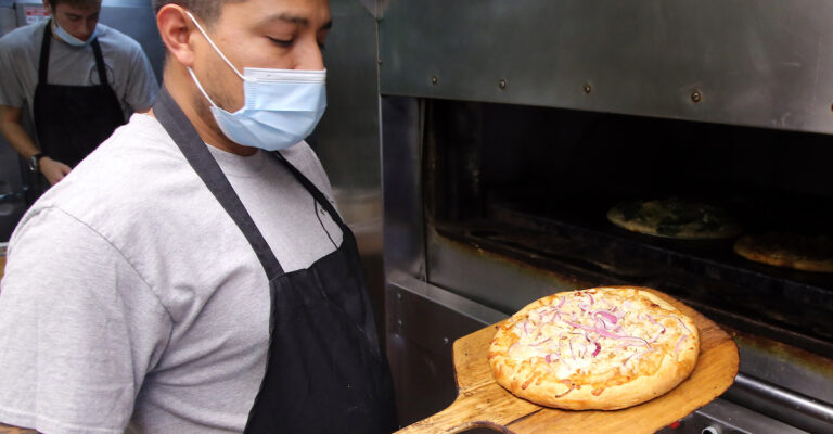 Aptos’ Pizza 1 Appeals to Traditionalists and Adventurers