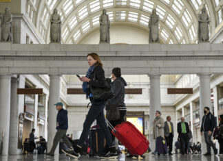 Justice Dept. Appeals to Reinstate Transportation Mask Mandate