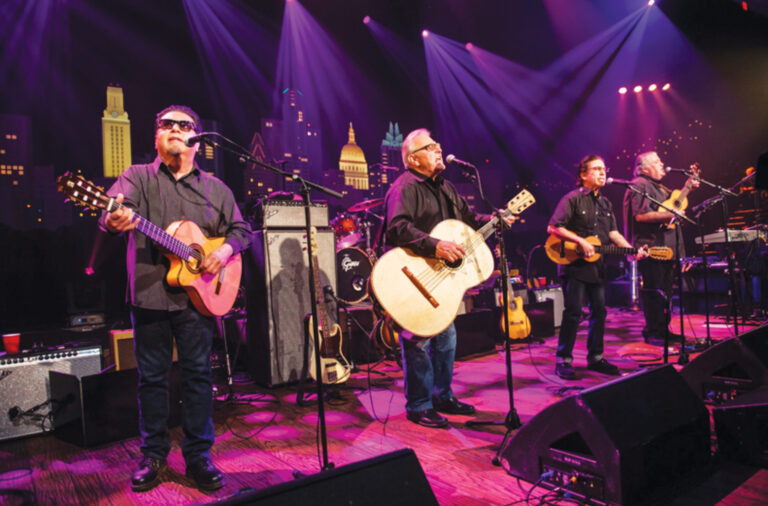 Los Lobos Returns to the Rio