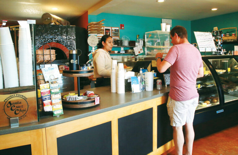 Flats Bistro Offers Coffee, Pizza and Beach Vibes