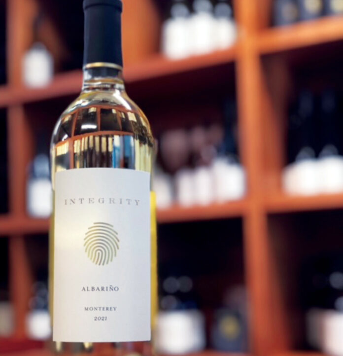 Integrity Winesโ 2021 Albariรฑo is a Watsonville Winner
