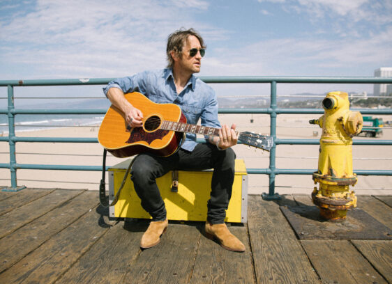 Foo Fighters’ Chris Shiflett Plays Solo at Moe’s