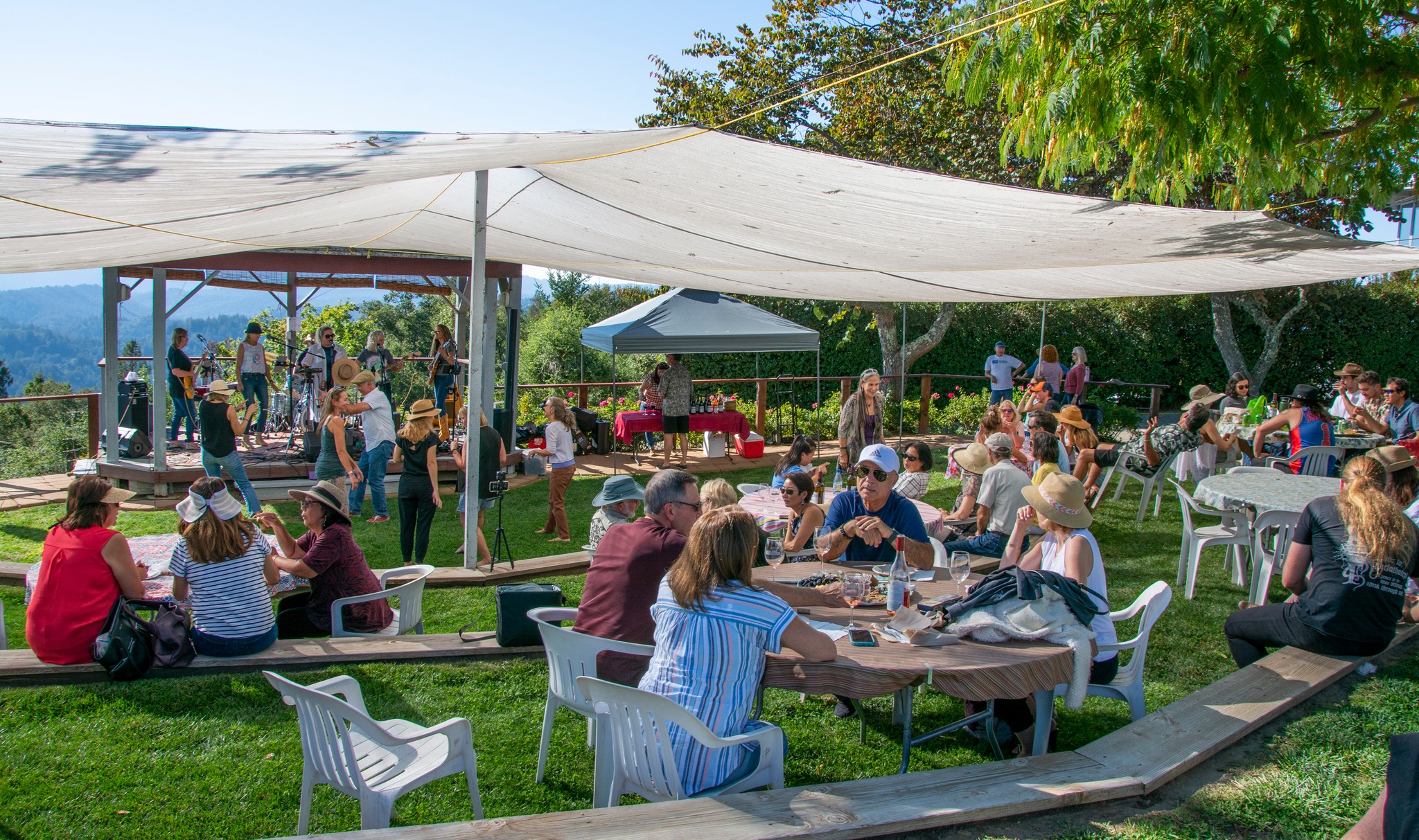 Outdoor tasting and dining at Silver Mountain Vineyards