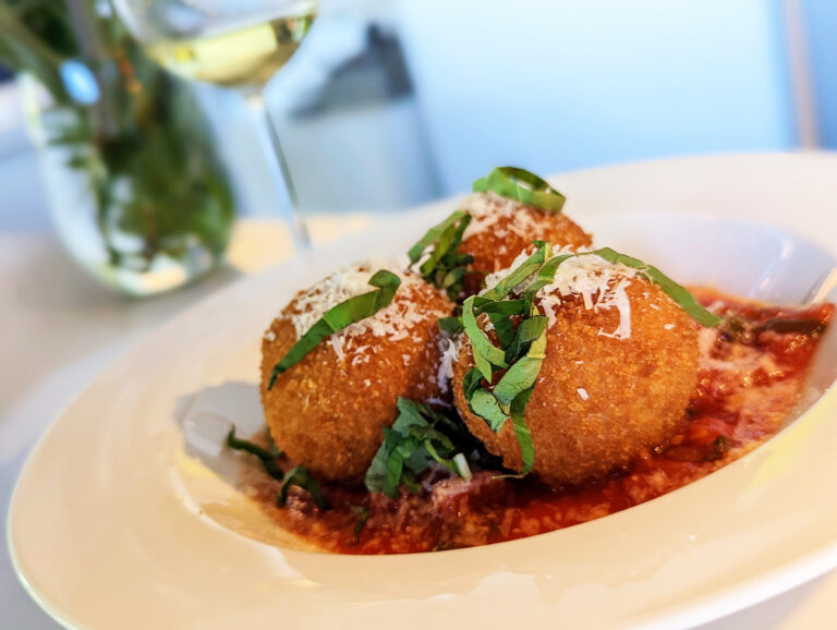 Adding Up: Ivéta Downtown Gives an Up-and-coming Part of Town a Magnetic Bistro