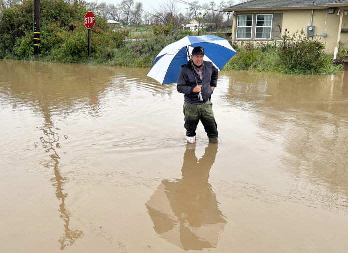 Washed Away: Pรกjaro Flood Victimsโ Struggle Continues as Shelters Close and Agriculture Jobs are Scarce Richard Muรฑoz
