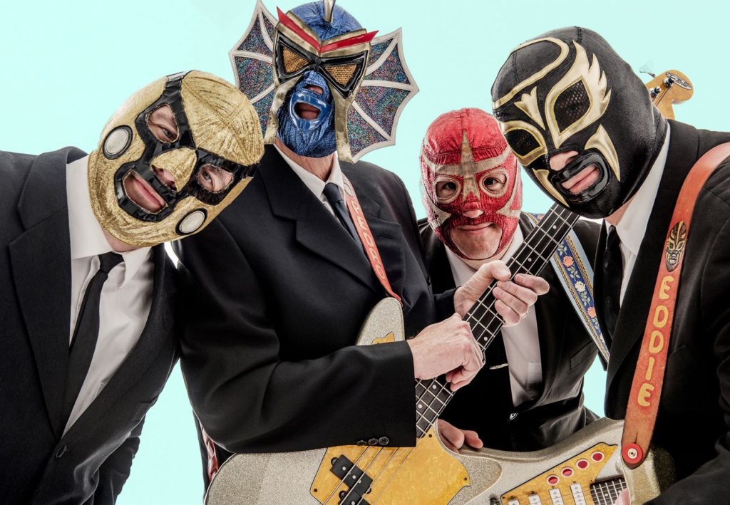 Image for display with article titled Los Straitjackets