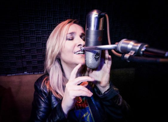 Melissa Etheridge looks back to move ahead