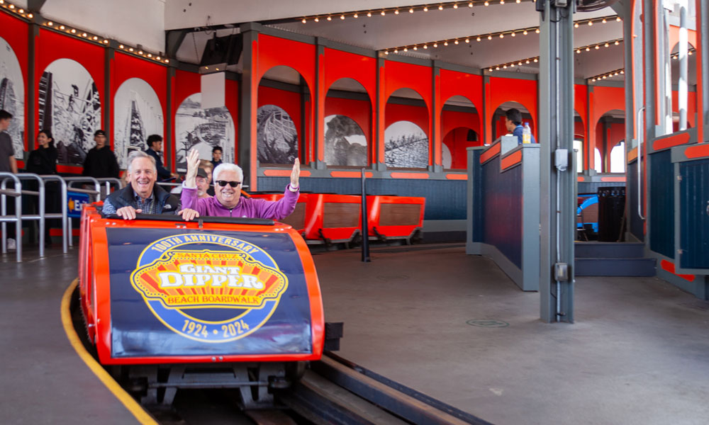 Image for display with article titled Giant Dipper Celebrates a Century of Thrills