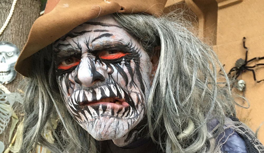 gtw2544_alternatenews2_steve-romero-mask