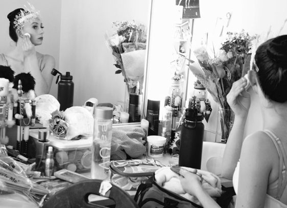Lessons en Pointe Dancer Shayla Hill prepares backstage for Santa Cruz City Ballet’s Nutcracker