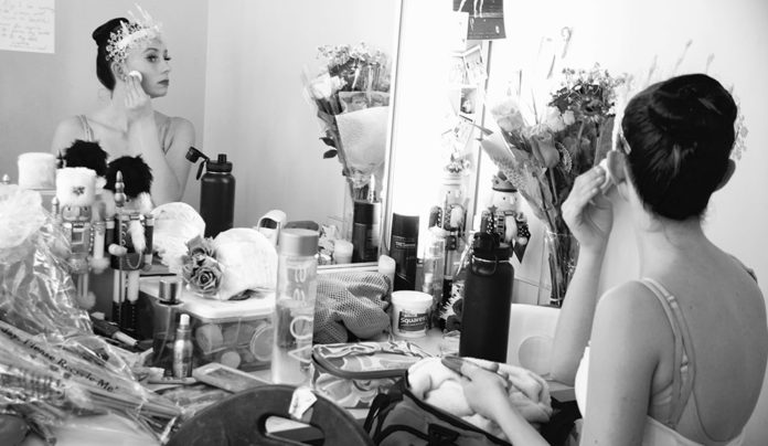 Lessons en Pointe Dancer Shayla Hill prepares backstage for Santa Cruz City Ballet’s Nutcracker