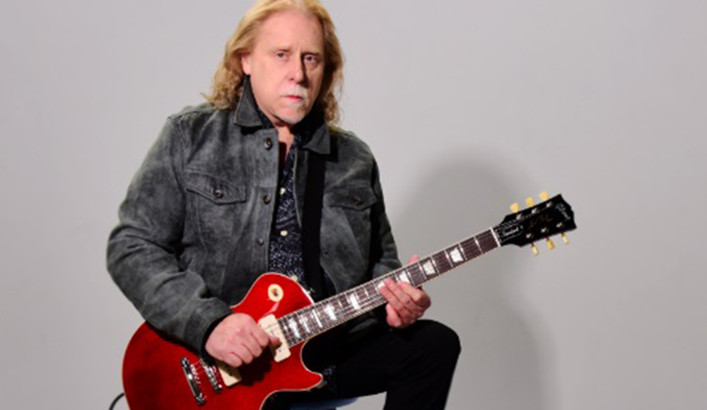 Warren Haynes performing solo on guitar at the Rio Theatre in Santa Cruz