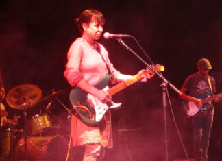 Indie-Rock Goes Intimate Throwing Muses performing live on stage