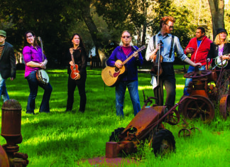Nice Jug Bands The Rivertown Skifflers pose with instruments in a grassy field