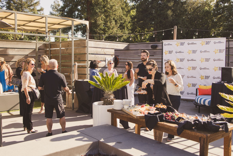 Best of Santa Cruz Mixer, Hotel Paradox poolside